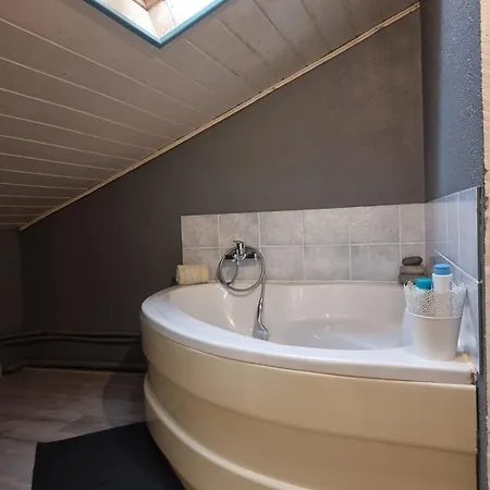 Maison Cosy 7 Minutes Des Frontieres بيت للعطل *